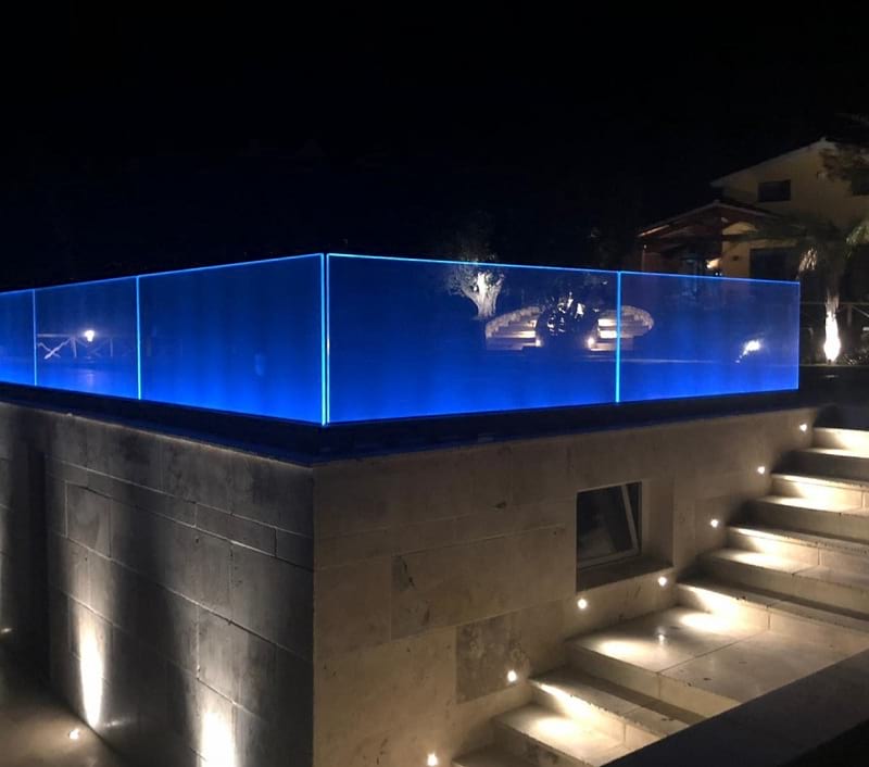 Balcone con vetro e led